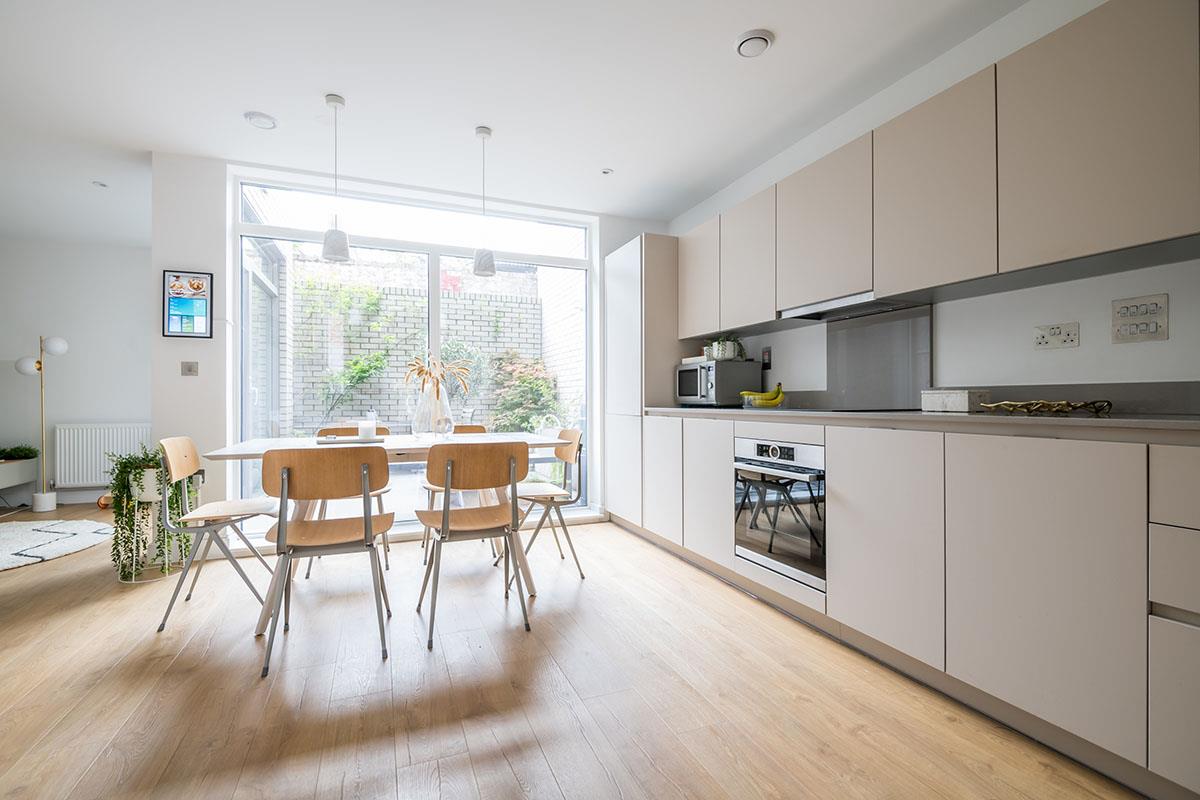 House - Terraced For Sale in Medlar Street, Camberwell, SE5 941 view15