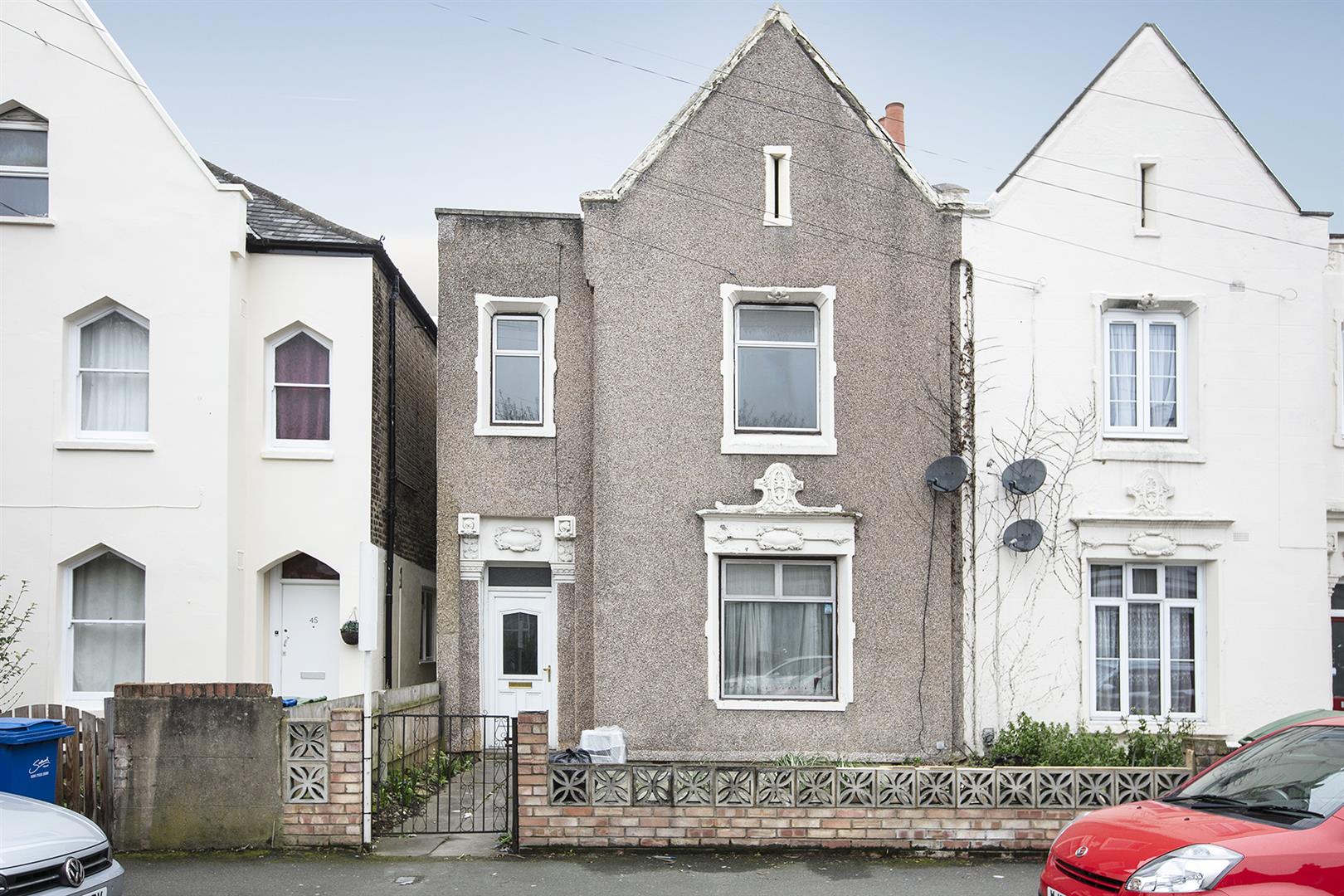 House - Semi-Detached Sold in Montpelier Road, Peckham, SE15 910 view1