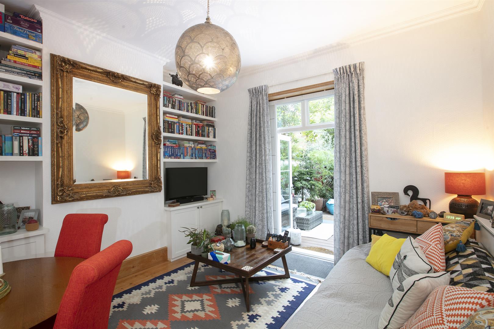 Flat - Conversion Sold in Newent Close, Peckham, SE15 1070 view2
