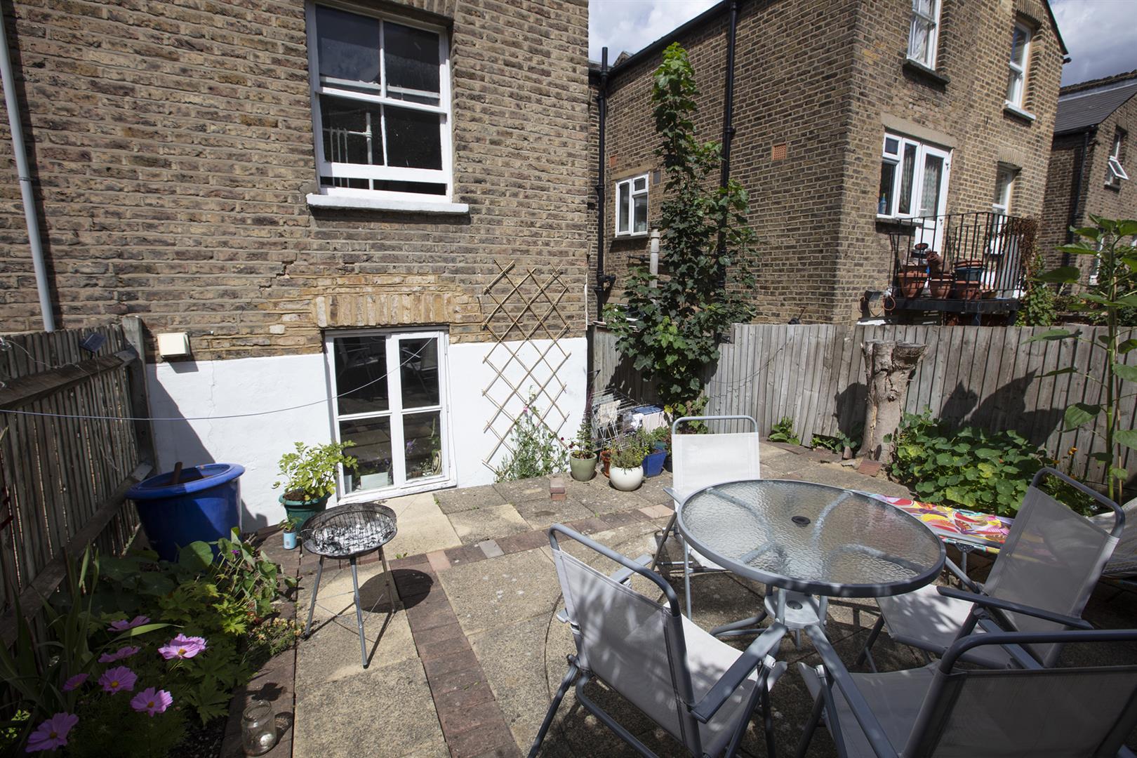 House - Terraced Under Offer in Oswyth Road, Camberwell, SE5 945 view13