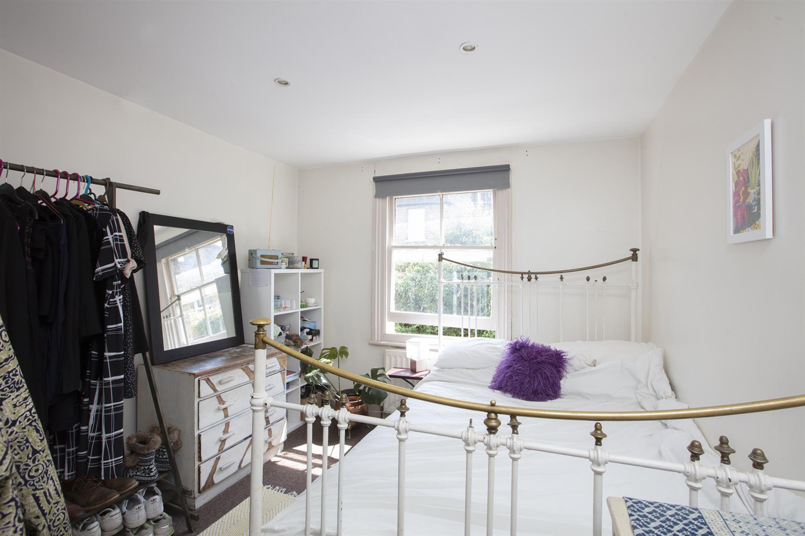 House - Terraced Under Offer in Oswyth Road, Camberwell, SE5 945 view11