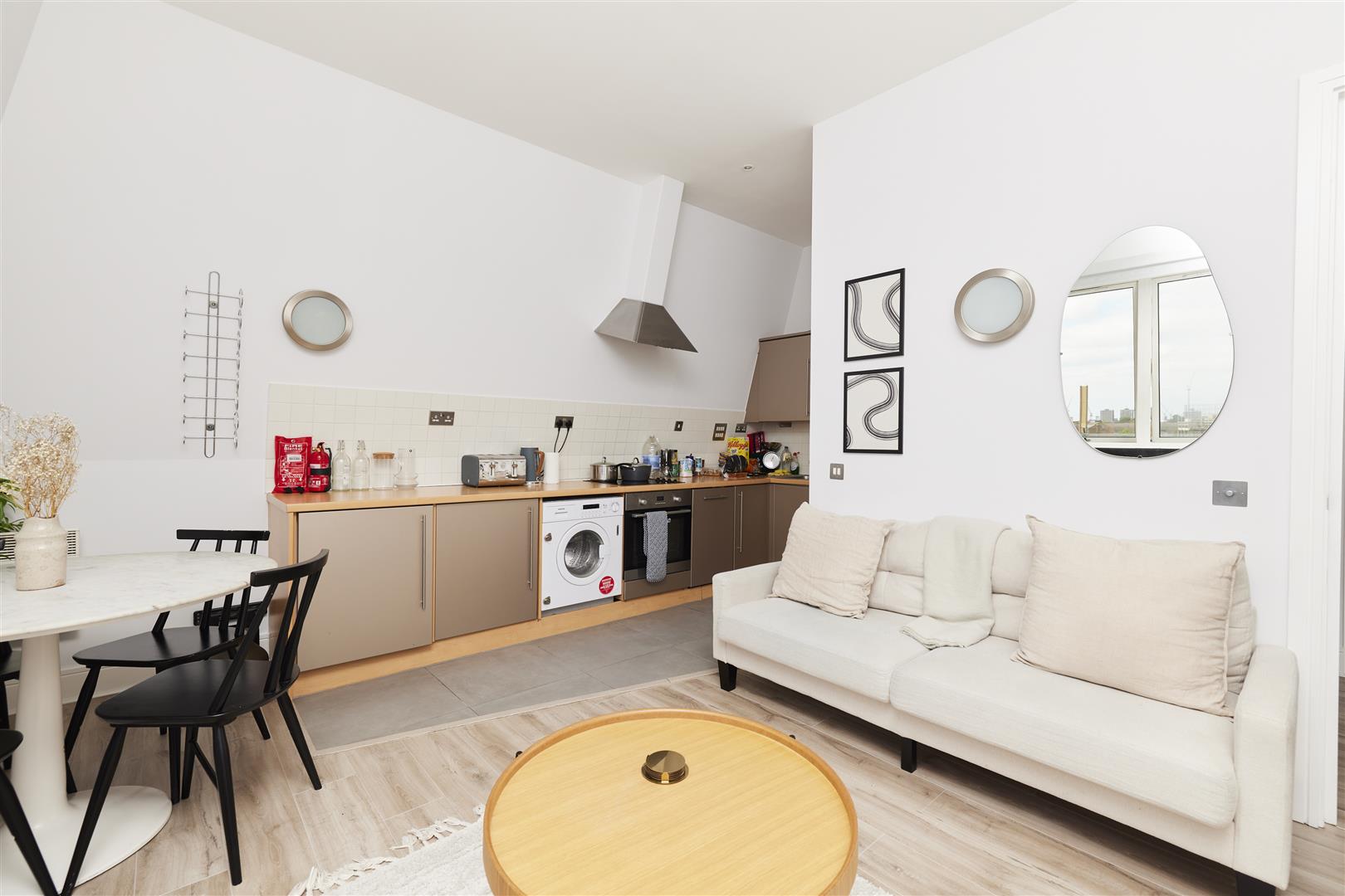 Flat/Apartment For Sale in Peckham Grove, Peckham, SE15 1062 view4