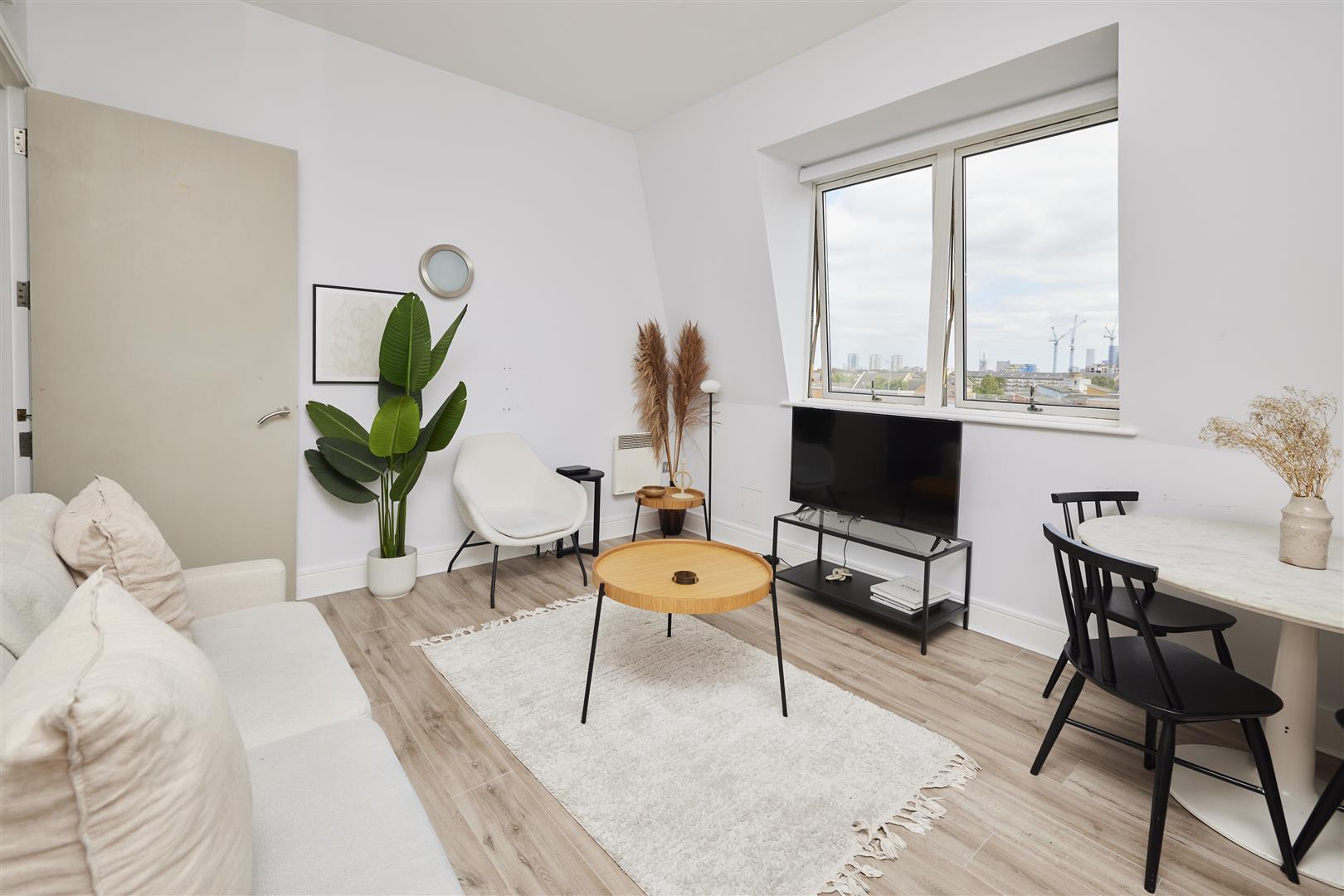 Flat/Apartment For Sale in Peckham Grove, Peckham, SE15 1062 view1