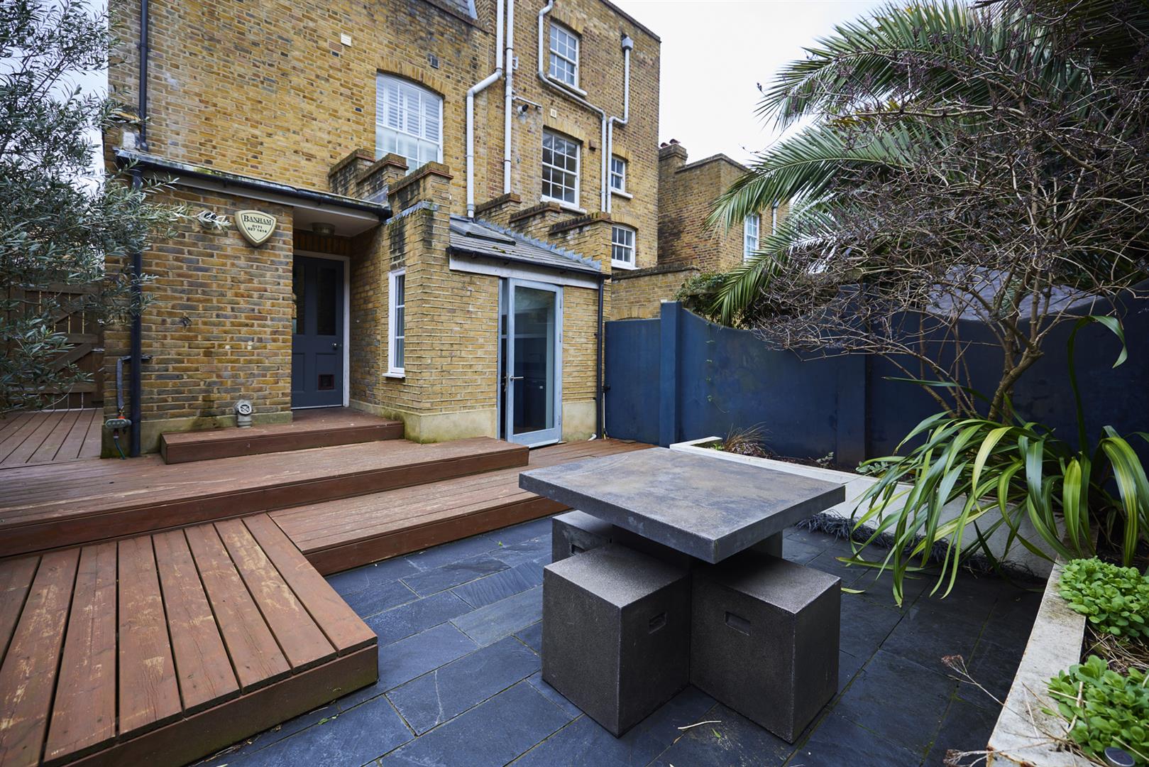 House - End Terrace For Sale in Peckham Hill Street, London, SE15 1088 view5