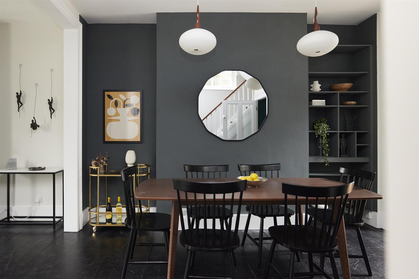 House - End Terrace For Sale in Peckham Hill Street, London, SE15 1088 view1