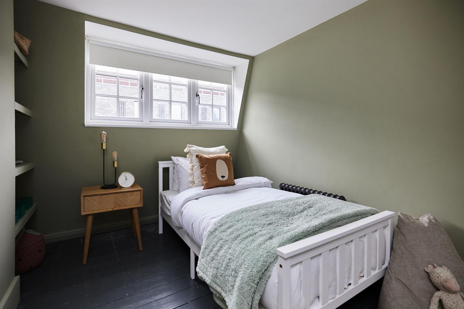 House - End Terrace For Sale in Peckham Hill Street, London, SE15 1088 view16