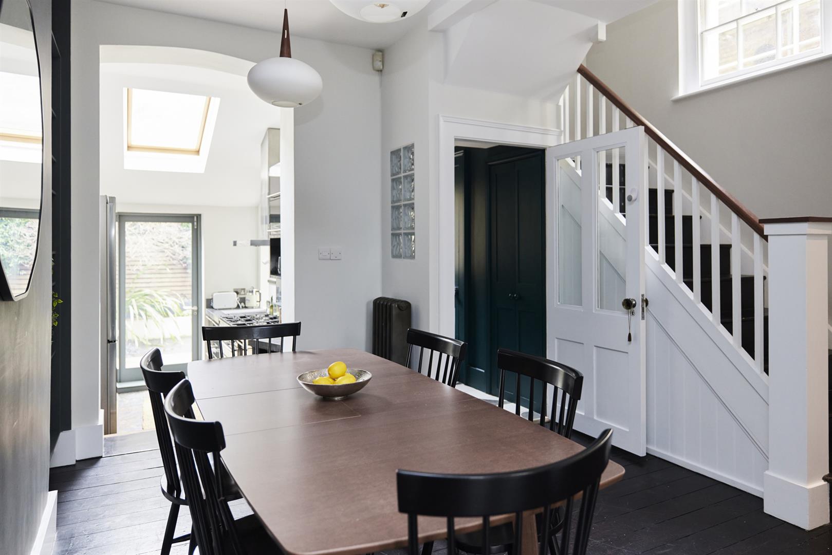 House - End Terrace For Sale in Peckham Hill Street, London, SE15 1088 view6