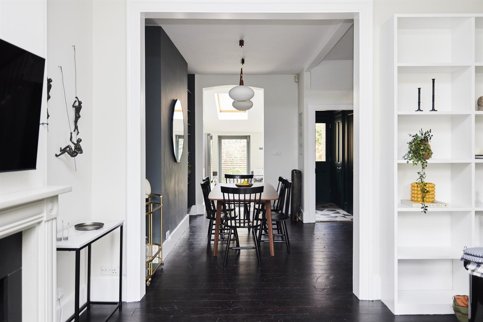 House - End Terrace For Sale in Peckham Hill Street, London, SE15 1088 view3
