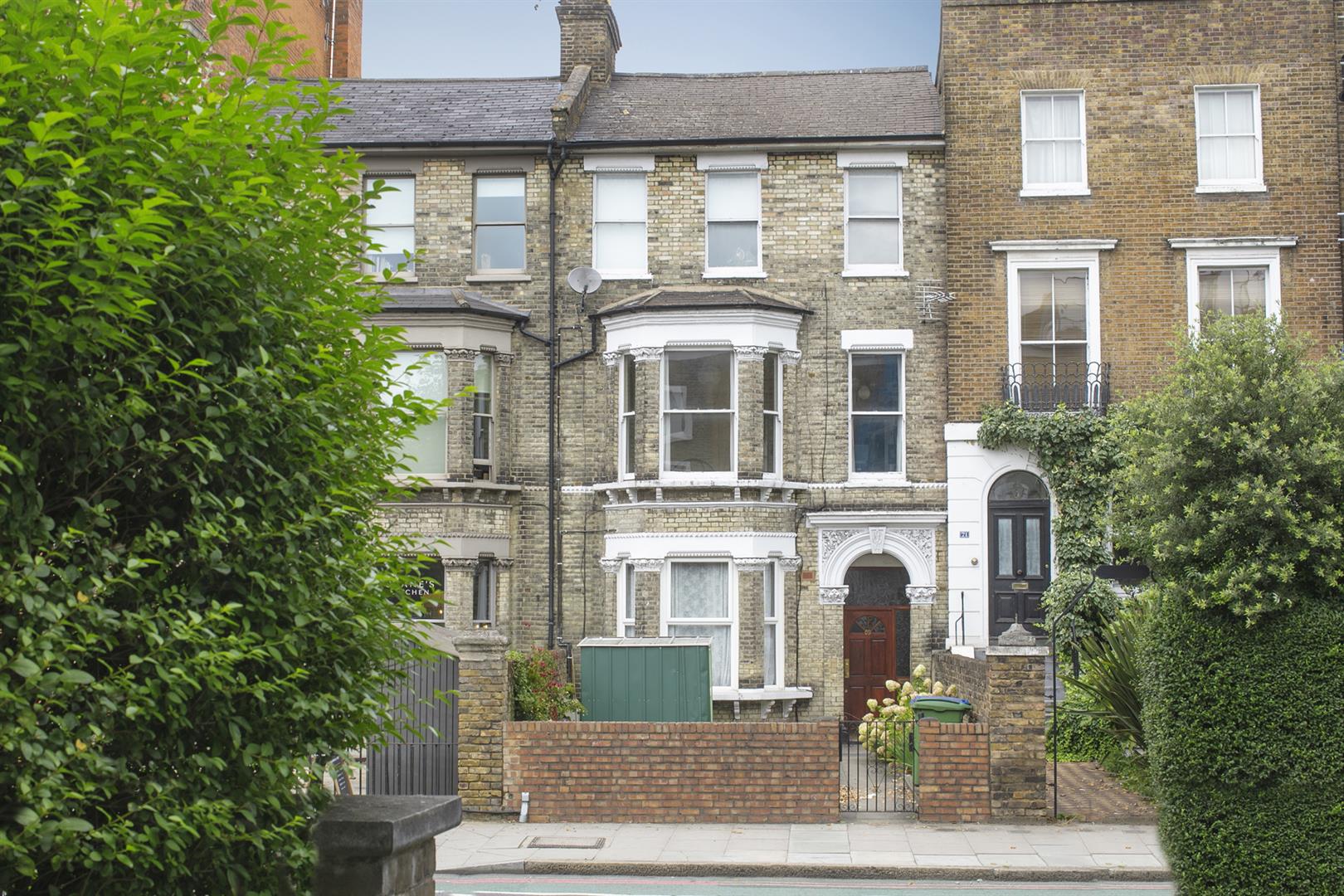Flat - Conversion Sold in Peckham Road, Camberwell, SE5 859 view1