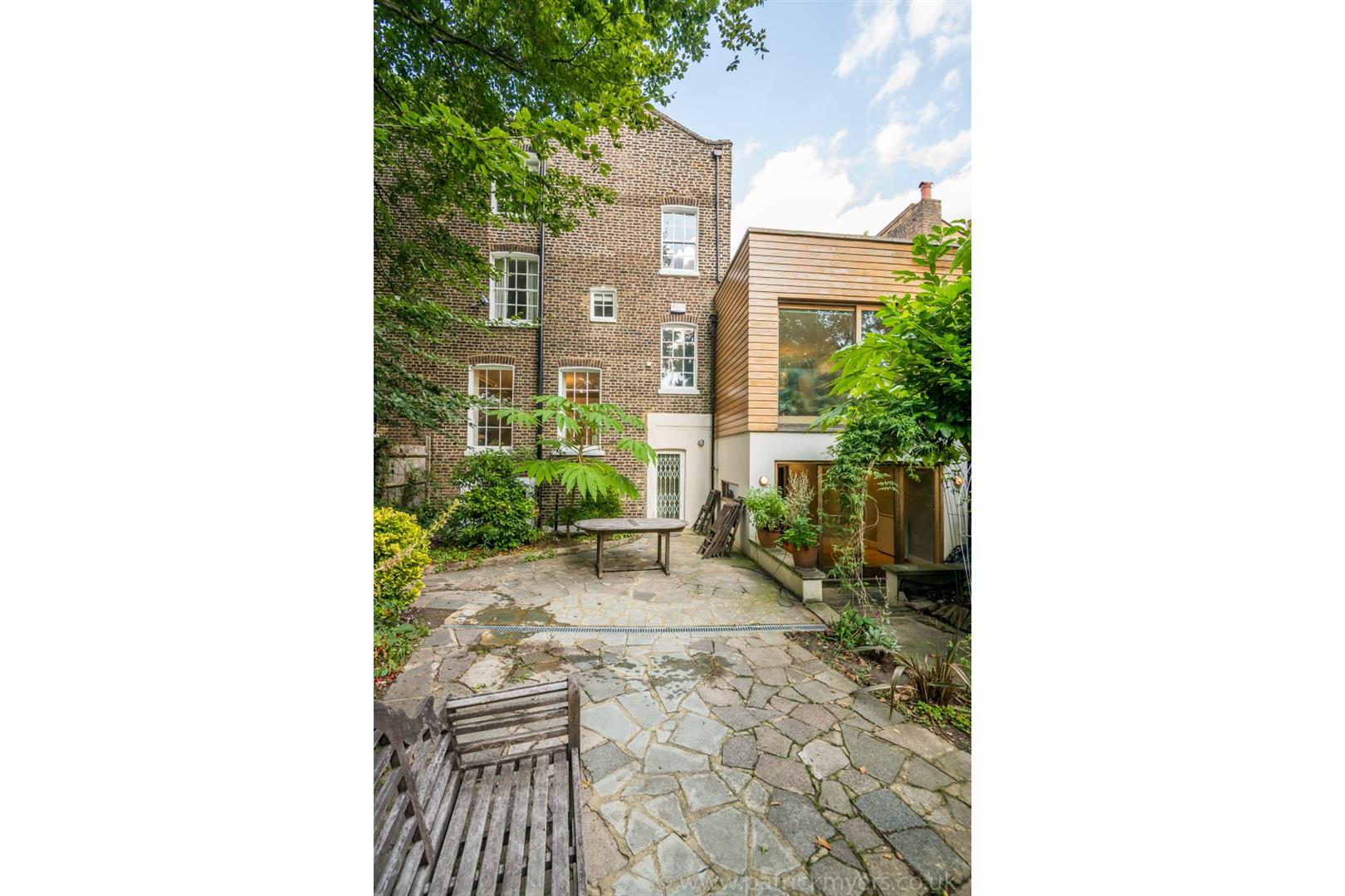 House - Detached Sold in Peckham Rye, East Dulwich, SE22 877 view24