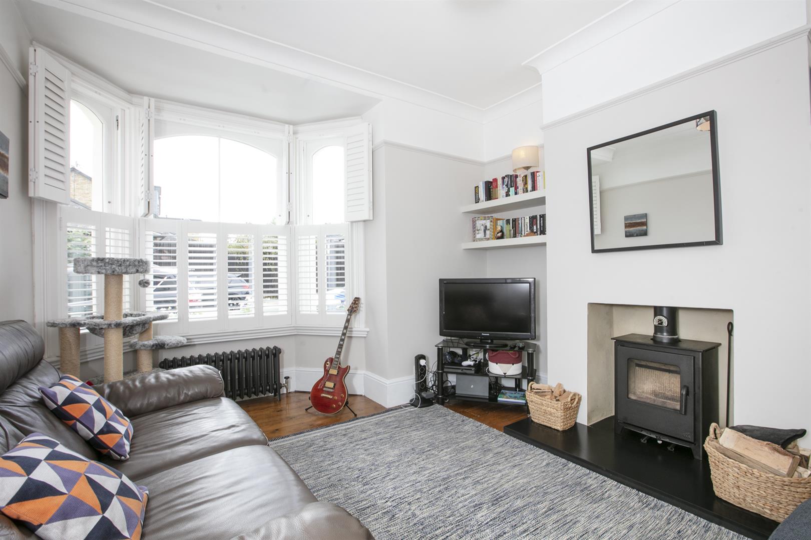 House - Semi-Detached For Sale in Sartor Road, Nunhead, SE15 1111 view2