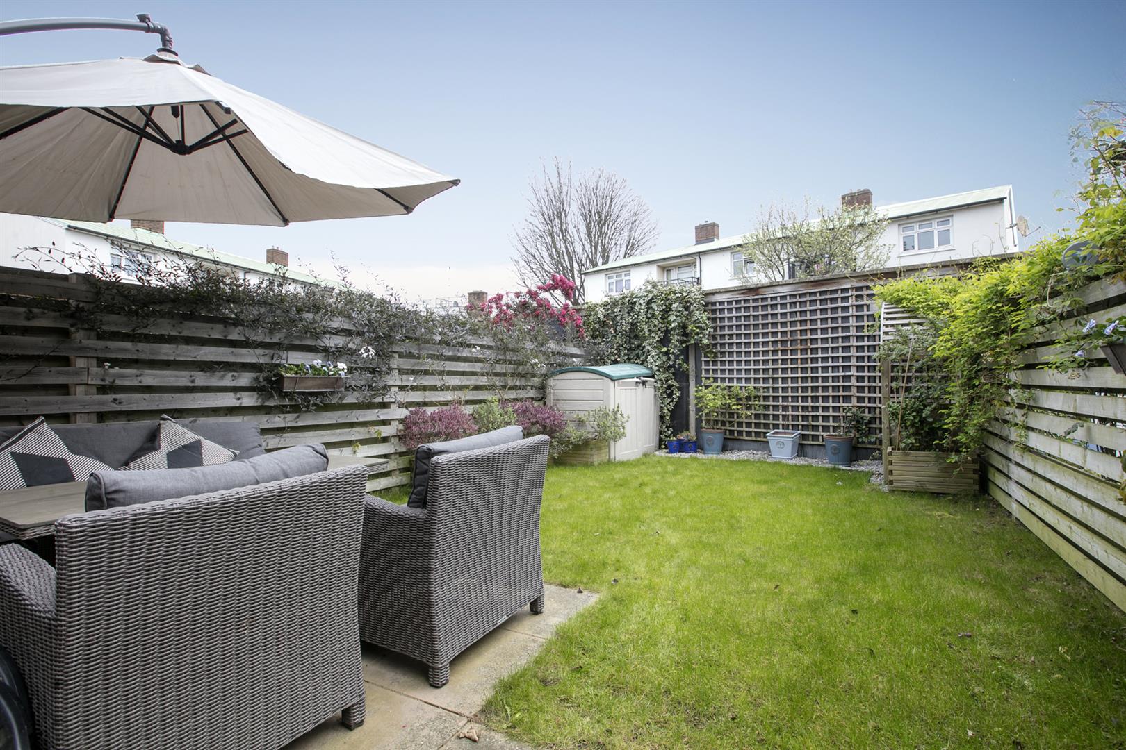House - Terraced For Sale in Saskia Mews, Peckham, SE15 933 view2