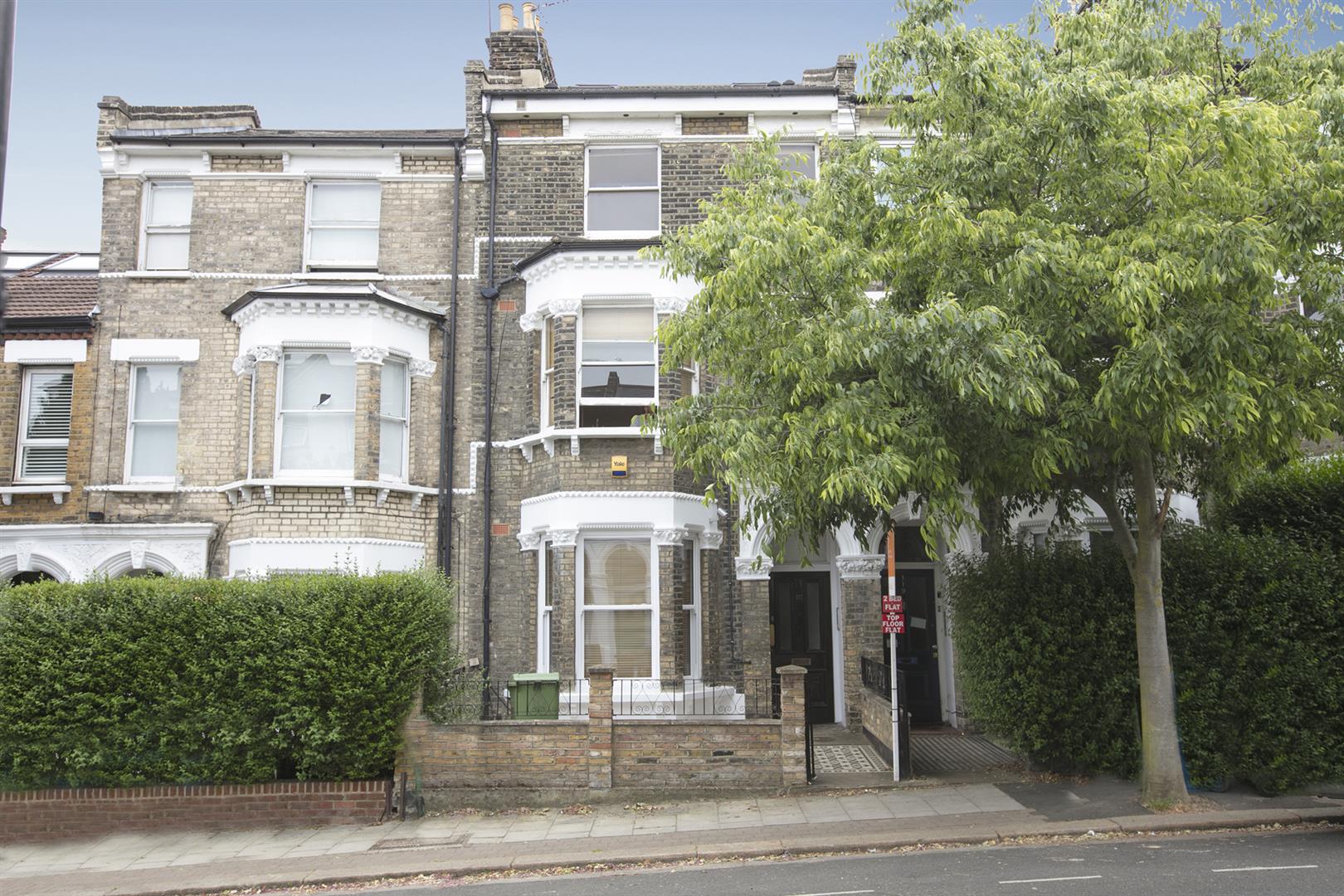 Flat - Conversion For Sale in Shenley Road, Camberwell, SE5 874 view1