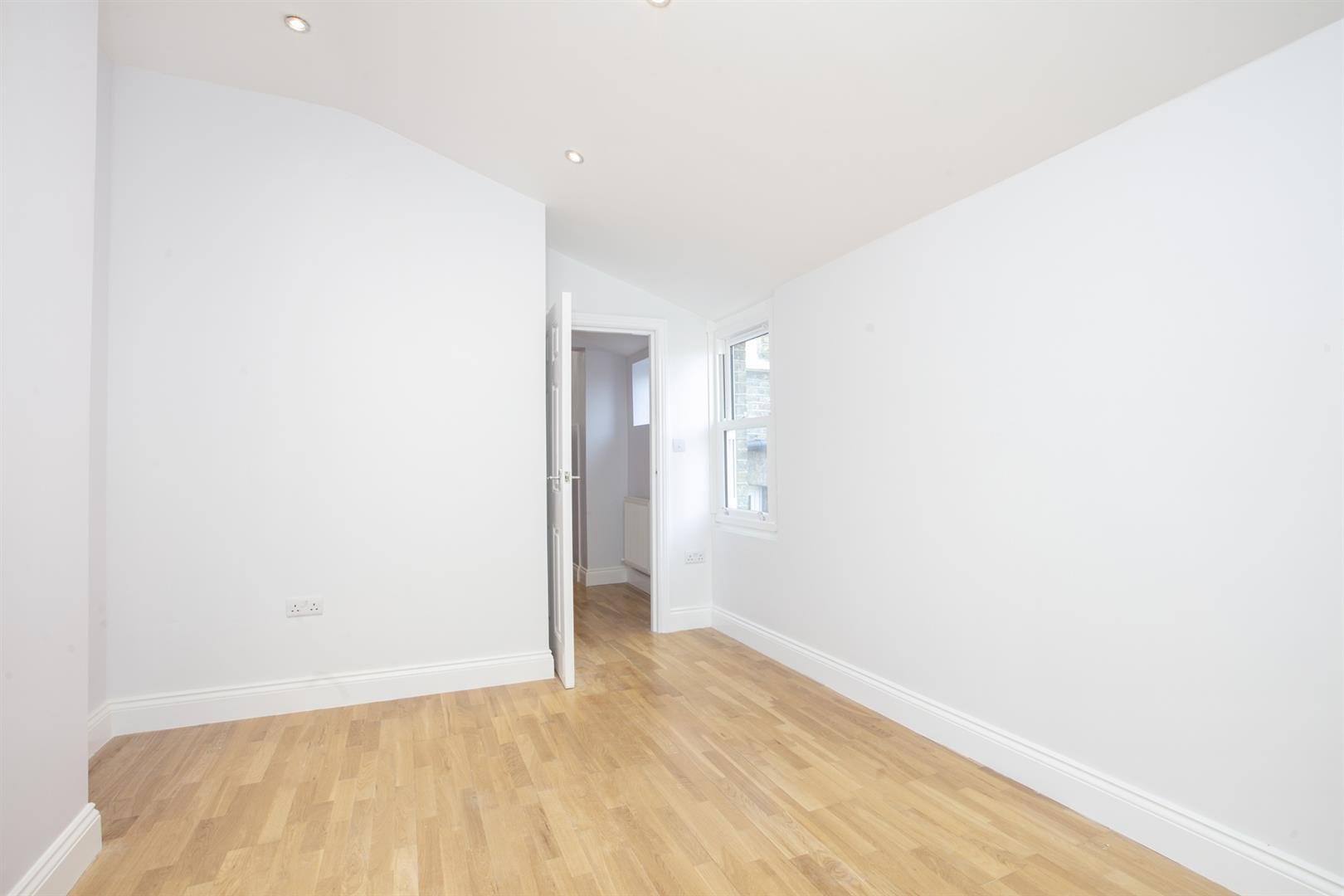 Flat - Conversion For Sale in Shenley Road, Camberwell, SE5 892 view9