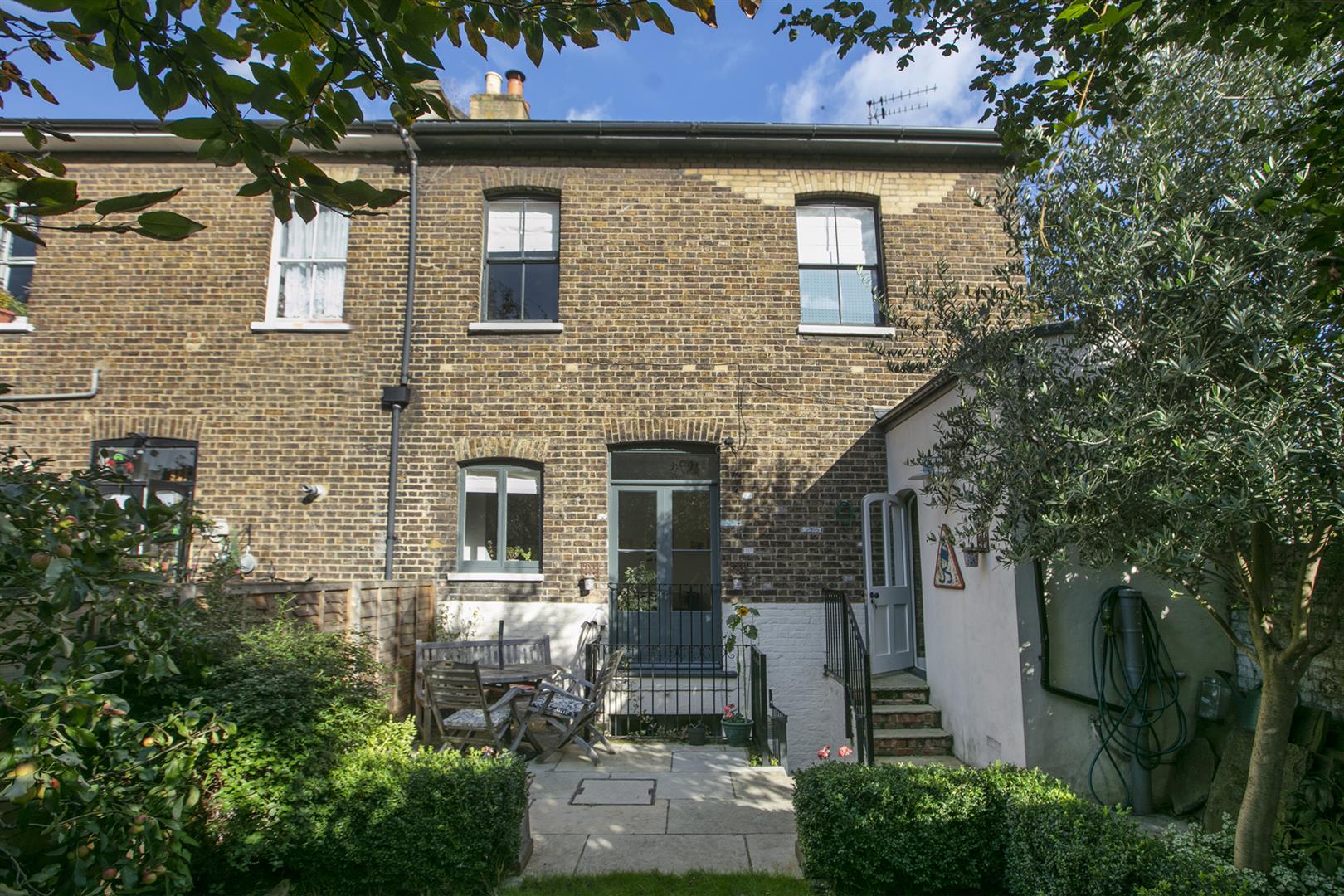 House - Semi-Detached Sold in Southampton Way, Camberwell, SE5 875 view37