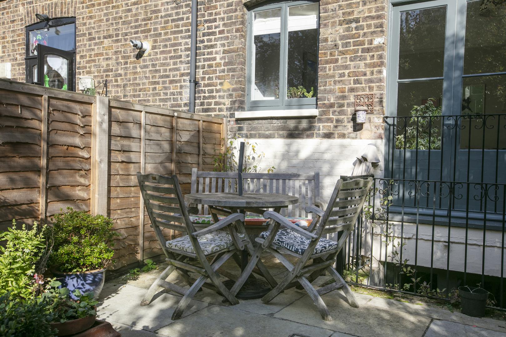 House - Semi-Detached Sold in Southampton Way, Camberwell, SE5 875 view36