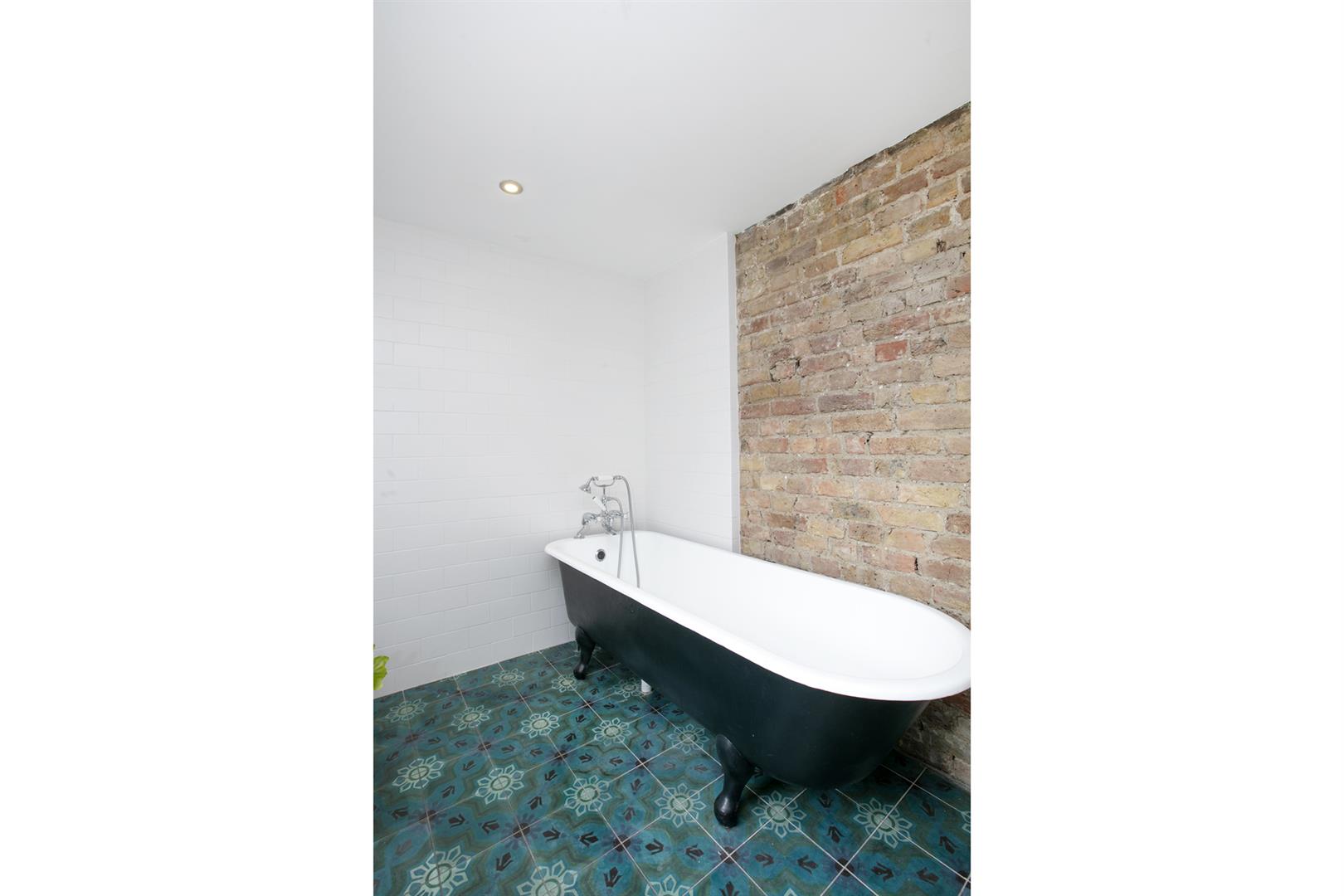 Flat - Conversion Under Offer in Talfourd Place, Peckham, SE15 873 view11