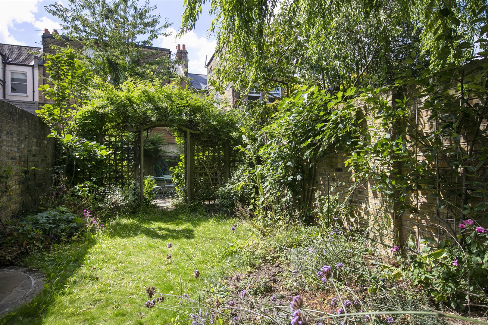 House - Semi-Detached Under Offer in Talfourd Road, Peckham, SE15 1131 view3