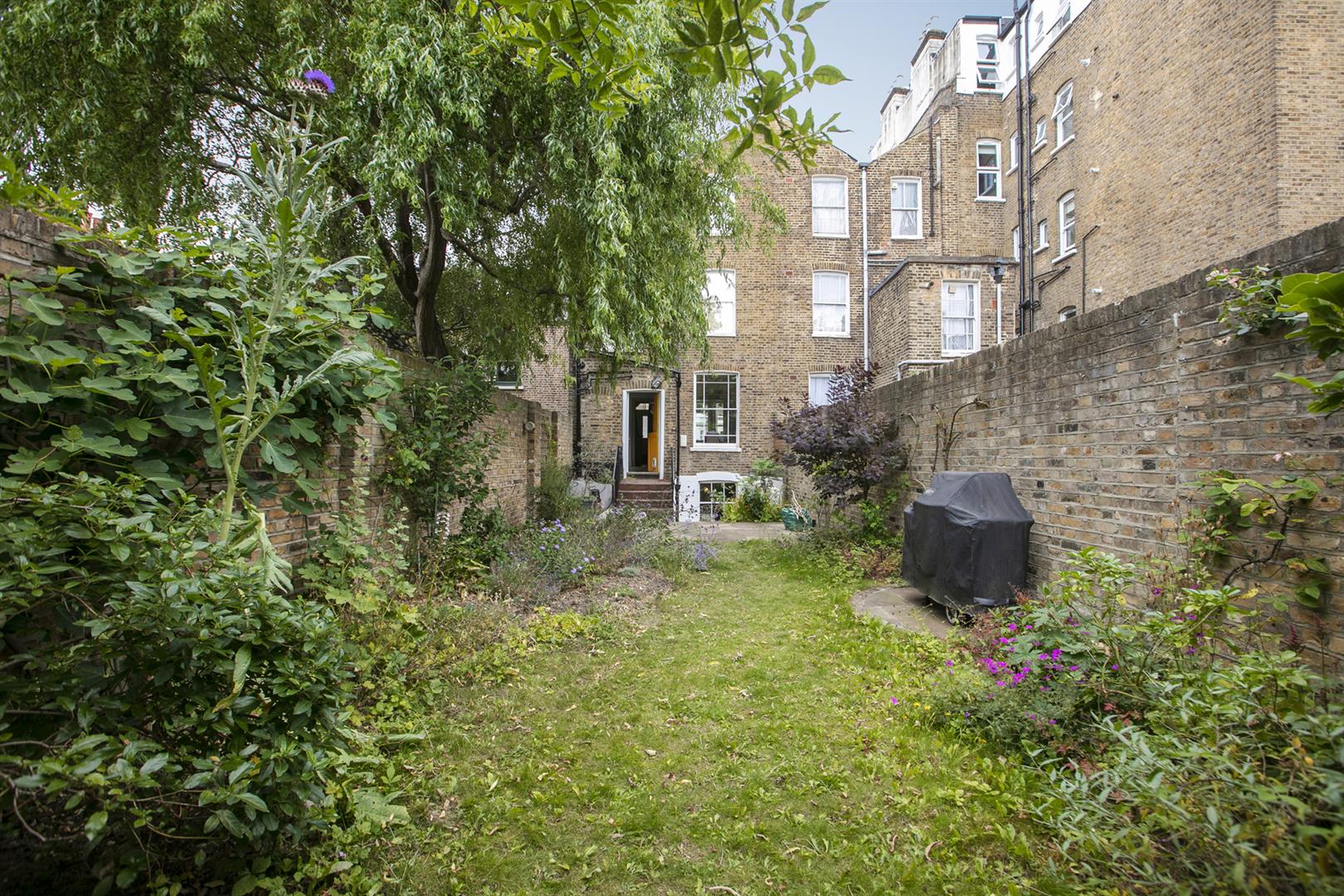 House - Semi-Detached Under Offer in Talfourd Road, Peckham, SE15 1131 view6