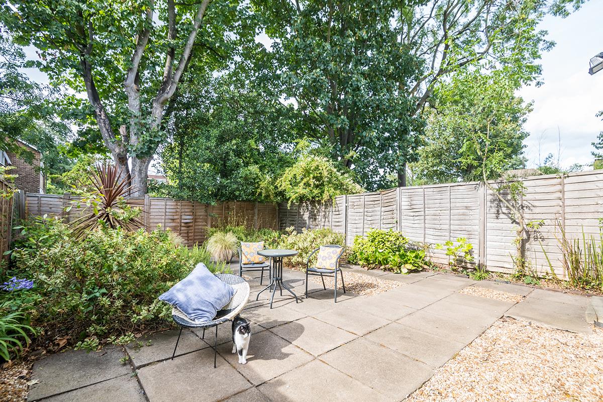 House - Terraced For Sale in The Hamlet, Camberwell, SE5 975 view10