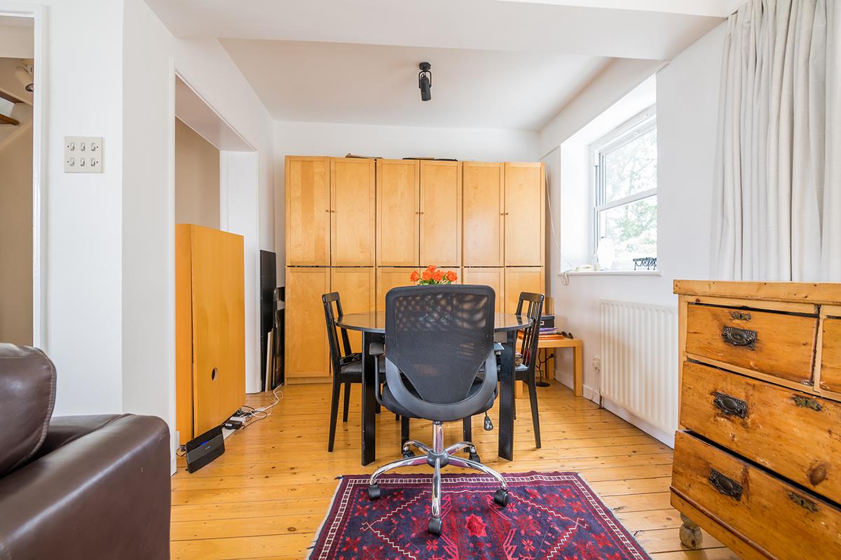 House - Terraced For Sale in The Hamlet, Camberwell, SE5 975 view14