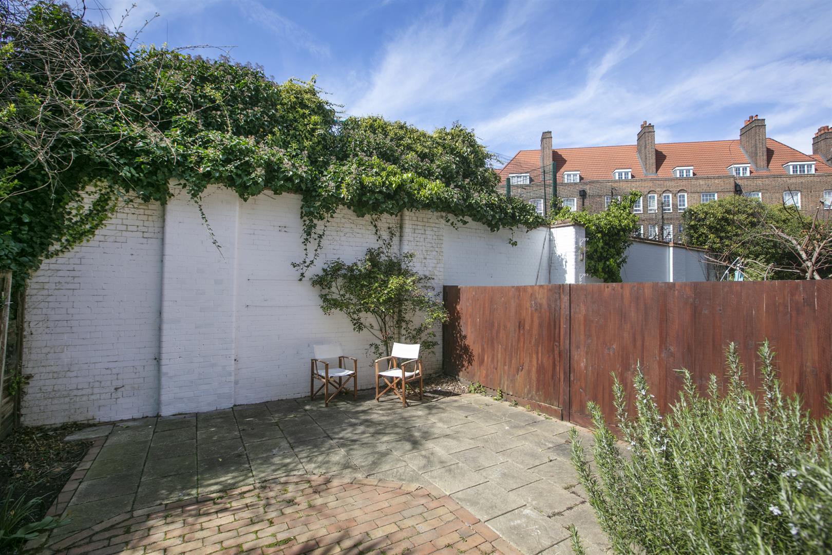 House - Terraced Under Offer in Vestry Mews, Camberwell, SE5 932 view3