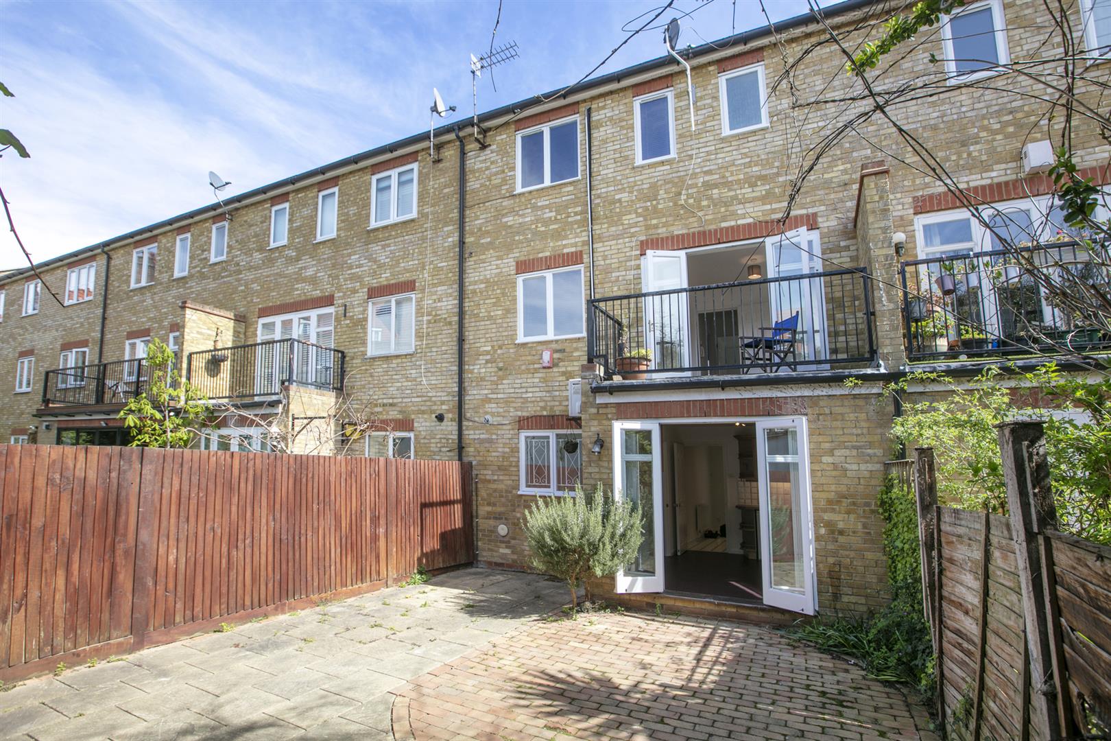 House - Terraced Under Offer in Vestry Mews, Camberwell, SE5 932 view6