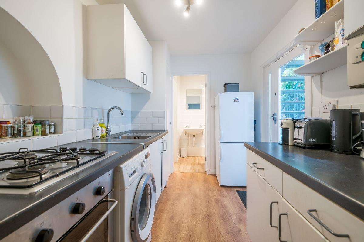 Flat - Conversion For Sale in Vicarage Grove, Camberwell, SE5 936 view4