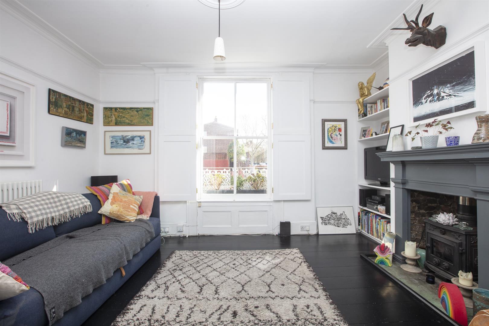 House - Terraced For Sale in Warner Road, Camberwell, SE5 1063 view1