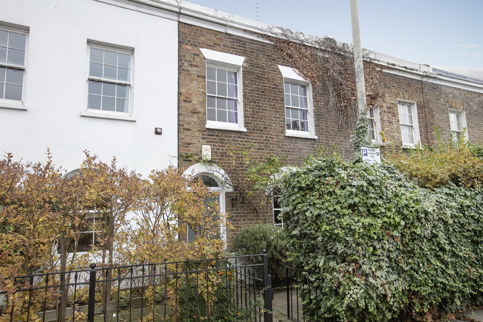 House - Terraced Sold in Wells Way, Camberwell, SE5 891 view1
